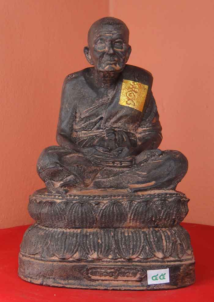 (((วัดใจเคาะเดียว๑๐บาท)))หลวงพ่อทวดเหยียบน้ำทะเลจืด หน้าตัก 5 นิ้ว ศิลาแลงหล่อปัดสีประณีตสวยงาม
