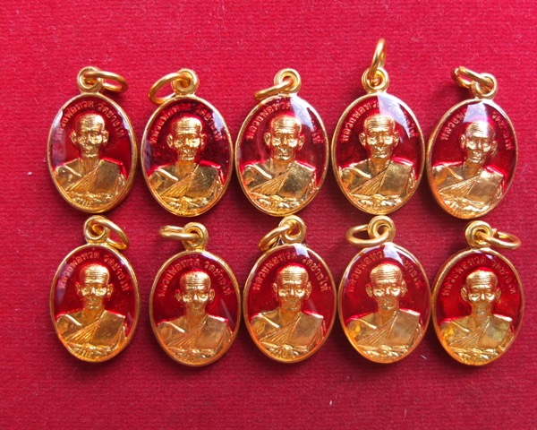 หลวงปู่ทวดวัดช้างให้ พิมพ์เม็ดแตงลงยาสีแดงเคลือบเรซิ่น ปี 55 รวม 10 องค์ พร้อมใบคาถา 5 ใบ 273 