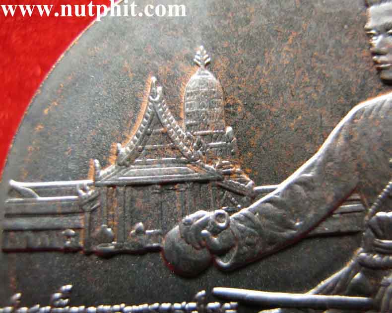 9**เหรียญสมเด็จพระนเรศวรมหาราชเนื้อทองแดงรมดำเดิม ๆ พิษณุโลกครับ*