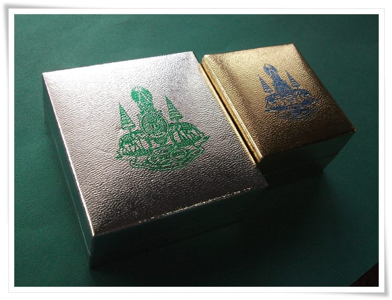 พระกริ่งเนื้อเงิน + พระชัยสามกษัตริย์ กล่องเดิม 4000 ฿