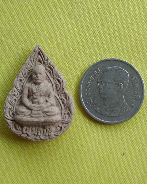 //คืนกำไรให้ลูกค้า//พระผงรูปเหมือนลายกนก เนื้อมหาว่าน108 หลวงปู่พรหมาเขมจาโร สวนหินผานางคอยจ.อุบล*B1