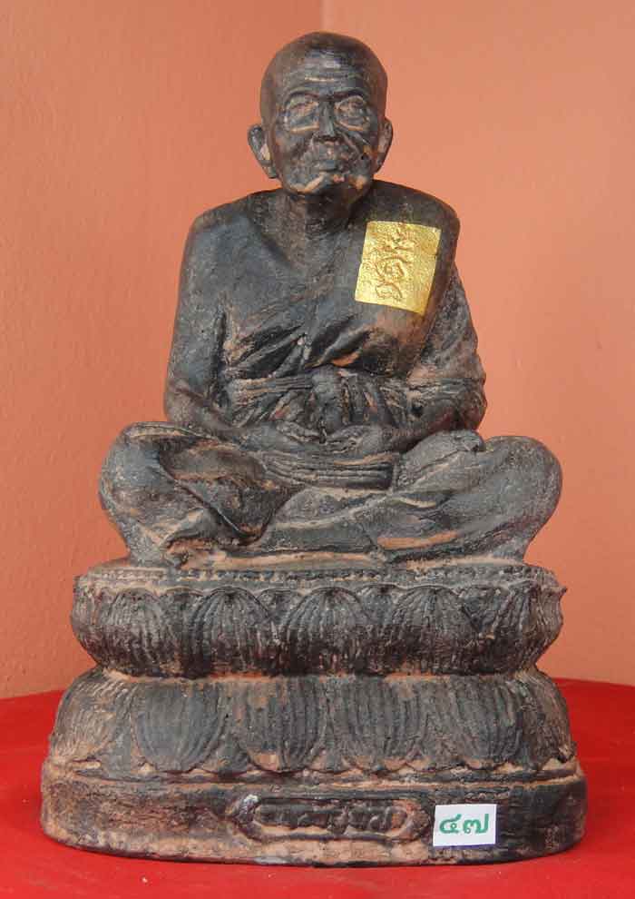 (((วัดใจเคาะเดียว๑๐บาท)))หลวงพ่อทวดเหยียบน้ำทะเลจืด หน้าตัก 5 นิ้ว ศิลาแลงหล่อปัดสีประณีตสวยงาม