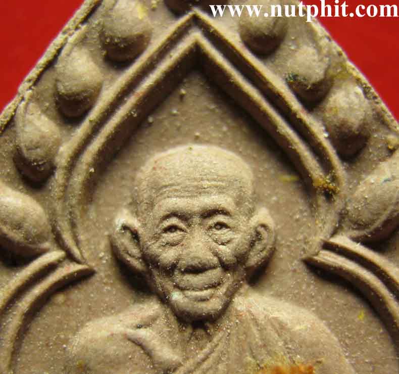 พระผง ลพ.เกษมพิมพ์เจ้าสัว *รุ่นกรรมการบารมี ๘๑*ตะกรุดเงินแท้+จีวรหลวงพ่อ*36