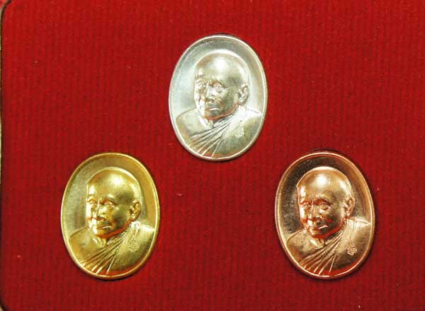 มา 1 ชุด 3 องค์ เหรียญเม็ดเเตงพระรูปเหมือน 100 ปี พระญาณสังวร ( เนื้อกะไหล่เงิน+ทองฝาบาตร +ทองแดง )
