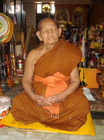รูปหล่อรุ่นแรก พระครูอมรธรรมโมภาส (หลวงปู่ชม โอภาโส) วัดสามัคคี จ.หนองคาย