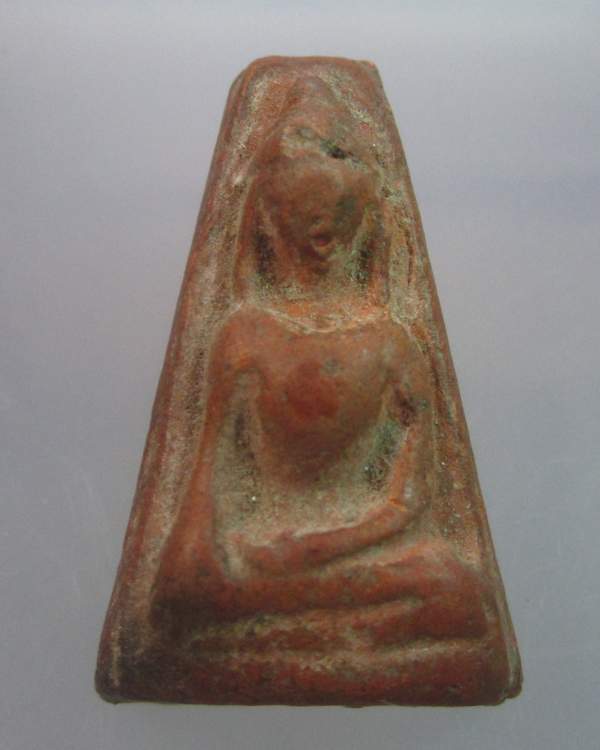 "เคาะเดียว" พระเนื้อดินพิมพ์ผงสุพรรณหลังยันต์ไม่ทราบที่ครับ