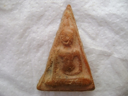 นางพญาล.พ.เอีย วัดบ้านด่าน  เคาะเดียว