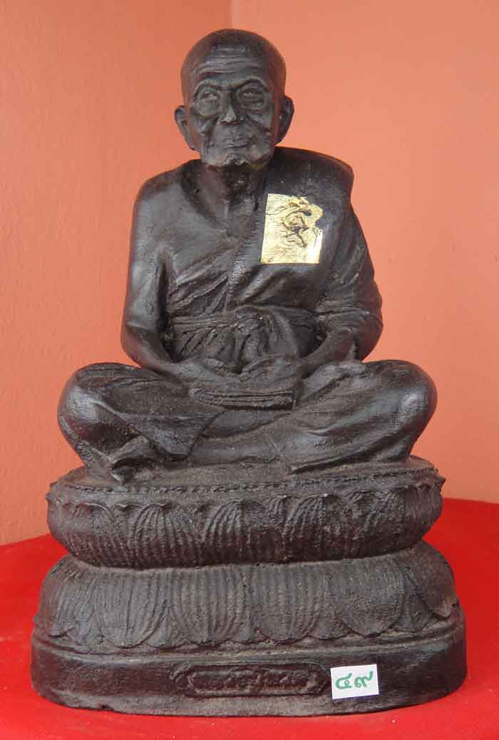 (((วัดใจเคาะเดียว๑๐บาท)))หลวงพ่อทวดเหยียบน้ำทะเลจืด หน้าตัก 5 นิ้ว ศิลาแลงหล่อปัดสีประณีตสวยงาม