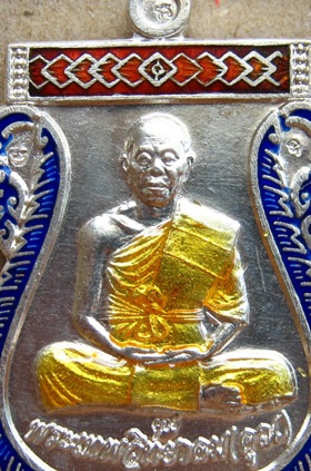 เหรียญเสมา รุ่นเลื่อนสมณศักดิ์ 2 เทพ(ลพ.คูณ + ลพ.นวล) ปี 2553 เนื้อเงินลงยา หมายเลข1824