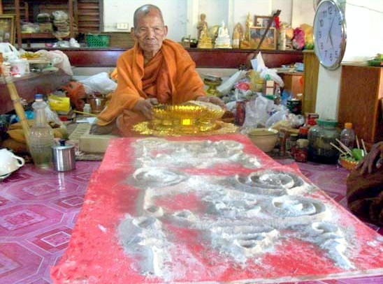 พระขุนแผนผงพรายกุมารพิมพ์ใหญ่ หลวงปู่ผาด วัดบ้านกรวด จังหวัดบุรีรัมย์ปลุกเสกแรงๆขลังๆ สร้าง ๙๙๙ องค์