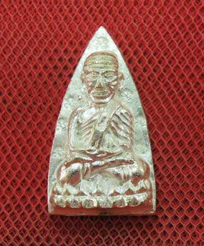 หลวงปู่ทวดหลังเตารีดหล่อโบราณวัดบวรนิเวศวิหาร เนื้อนวะโลหะแก่เงิน 12 โค๊ด หมายเลข 893 ปี 43