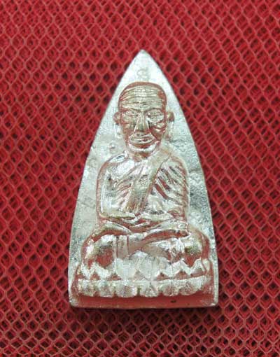 หลวงปู่ทวดหลังเตารีดหล่อโบราณวัดบวรนิเวศวิหาร เนื้อนวะโลหะแก่เงิน 12 โค๊ด หมายเลข 724 ปี 43