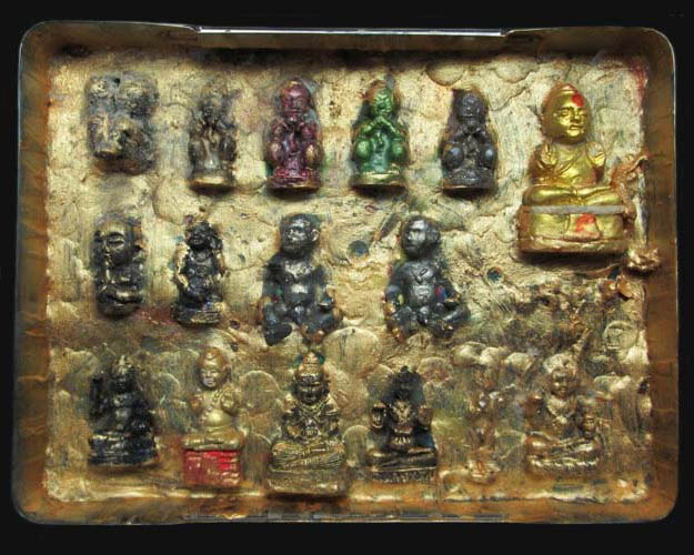กุมารทองชุด ๑๗ องค์ รวมเกจิและอาจาร์หลายสำนักหลายรูปแบบ "กุมารทอง" เทหลอมในเทียนทาทองทำพิธีเพิ่มครับ