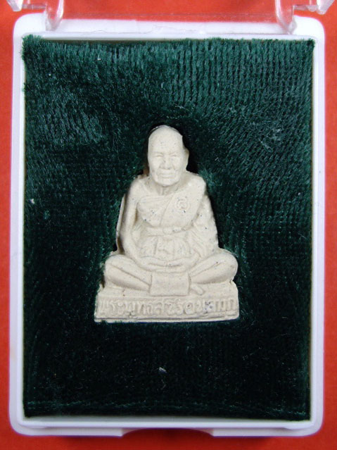 รูปเหมือนปั๊มผงว่าน 108 หลวงปู่ชื้น วัดญาณเสน จ.อยุธยา ปี 2545 พร้อมกล่อง