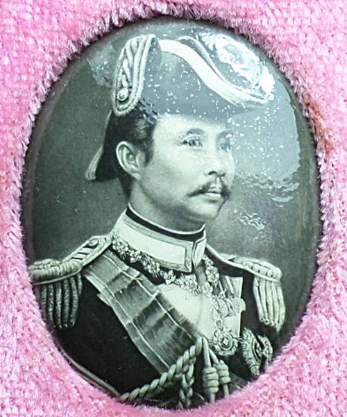 เคาะเดียว ล็อกเก็ต ร.5 จอมทัพเรือหลังแผ่นเงินเทิดพระเกียรติ รัชกาลที่ 5 มหามงคล วัดหัวลำโพง พ.ศ.2535