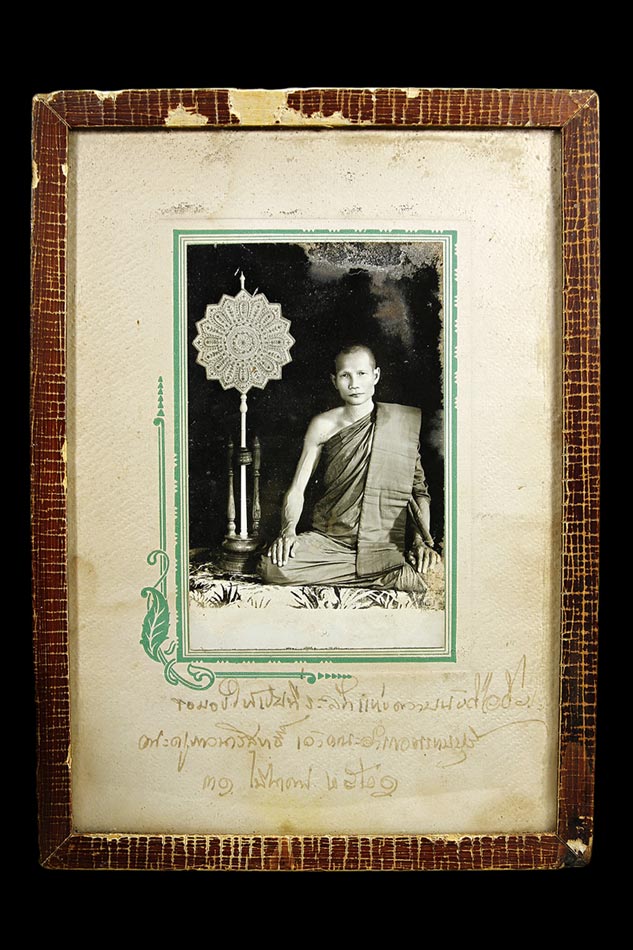 รูปถ่ายเต็มองค์ “พระครูภาวนาวิสุทธิ์” ๒๕๒๑ หลวงพ่อจรัญ วัดอัมพวัน สิงห์บุรี