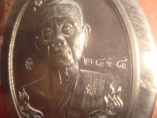 สุดยอดวัตถุมงคลหลวงพ่อคูณรุ่นสร้างบารมีออกวัดถ้ำดาวเขาแก้วปี56ตะกั่วพิมกรรมการไม่ตัดปีก2858แจก