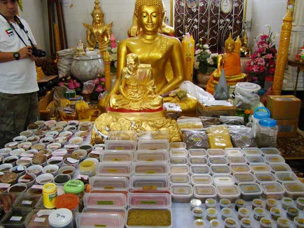 เคาะเดียว พระผงรูปเหมือนห้าเหลี่ยมหลวงพ่อสาคร ไตรมาส ๒๕๕๖ เนื้อว่านสบู่เลือด องค์ที่ 2