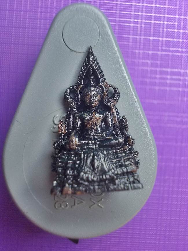ต่ำกว่าจอง....พระพุทธชินราช รุ่นปิดทอง ปี 2547 เนื้อเหล็กน้ำพี้ พิมพ์เล็ก (องค์ที่ 2)
