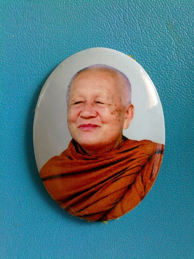  ล็อกเก็ต  ลต.บุญหนา ธัมมทินโน รุ่น มงคลมหาลาภ 55 (เสาร์ 5) มีจาร ติดเกศา จีวร สวยแชมป์ (เคาะเดียว