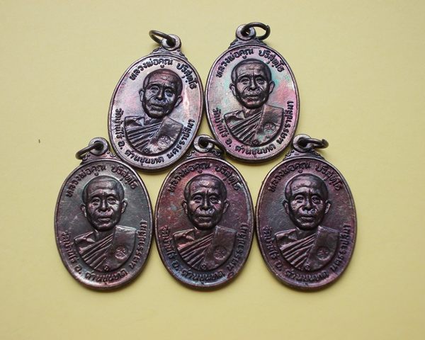 ***วัดใจ5เหรียญ****หลวงพ่อคูณตลาดไทรเก่า ปี 22 ทองแดงสภาพสวยA6