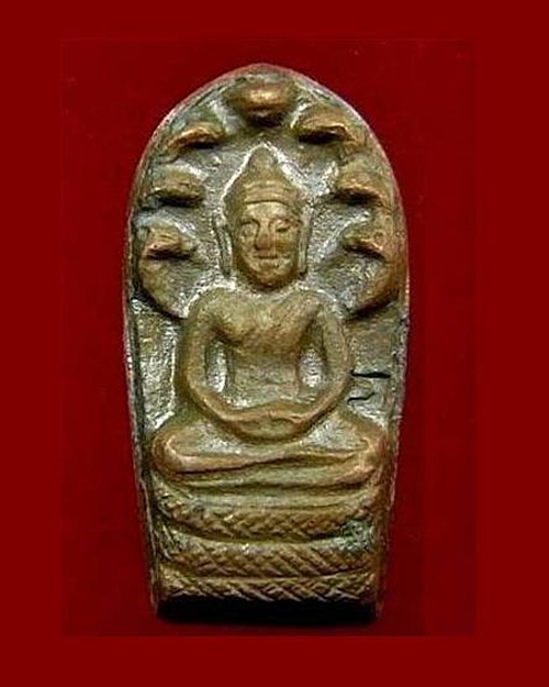 ปรกใบมะขามรุ่นแรก ปี 2517 ลพ.เกษม เขมโก เนื้อทองแดง...1