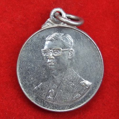 เหรียญในหลวง อนุสรณ์งานวางศิลาฤกษ์พระอุโบสถวัดข่อย สิงห์บุรี ปี 2530 จำนวน 4 เหรียญ