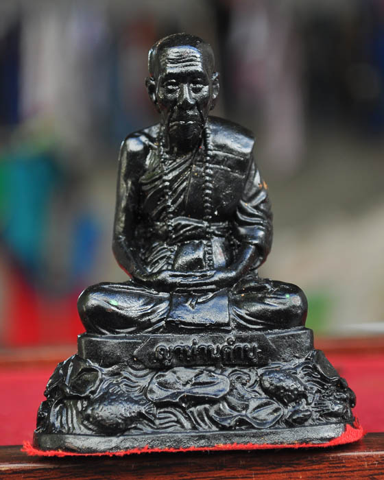 รูปเหมือนแร่เหล็กน้ำพี้ หลวงปู่คำบุ วัดกุดชมภู ขนาดตั้งหน้ารถ