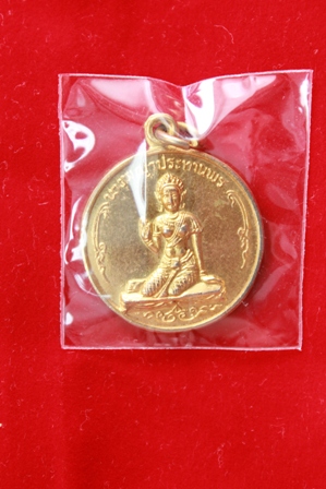 เหรียญนางพญาประทานพร วัดนางพญา พิษณุโลก กะหลั่ยทอง สวยเดิม พ.ศ.ลึกน่าสะสมยิ่ง