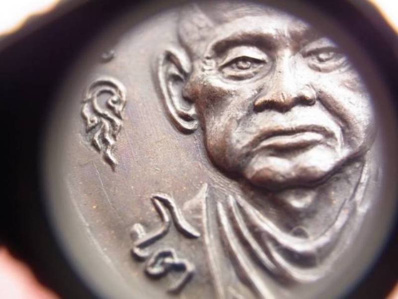 เหรียญสมเด็จพระพุฒาจารย์ (โต พรหมรังสี) ปี17 เนื้อทองแดง บล็อควงเดือน หลัง4จุด สวยเดิมๆครับ