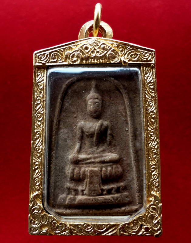 พระสมเด็จเนื้อผงพุทธคุณผสมมวลสารเก่า(พิมพ์พระประธานในอุโบสถ) หลวงพ่อกวย วัดโฆสิตาราม จ.ชัยนาท