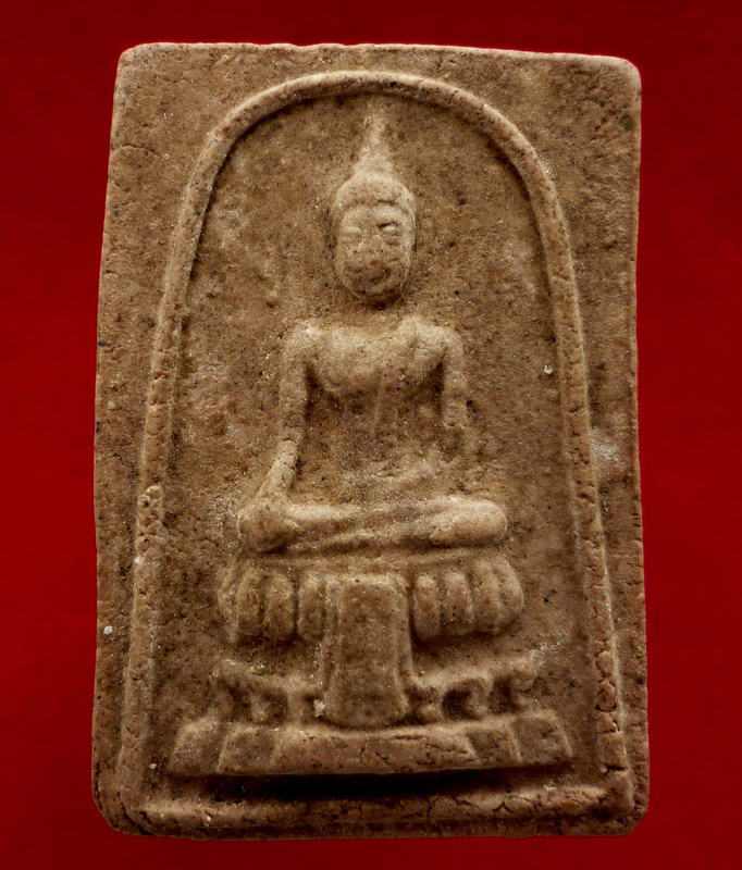 พระสมเด็จเนื้อผงพุทธคุณผสมมวลสารเก่า(พิมพ์พระประธานในอุโบสถ) หลวงพ่อกวย วัดโฆสิตาราม จ.ชัยนาท