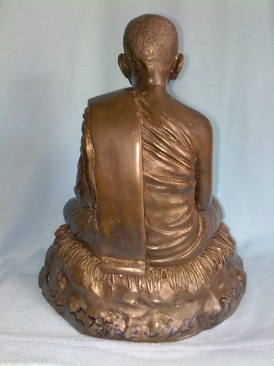 พระบูชาหลวงตาบุญหนา ธัมมทินโน รุ่นแรก (ขนาดหน้าตัก 5 นิ้ว) ปี 2544 พร้อมจาร  (เคาะเดียวครับ)