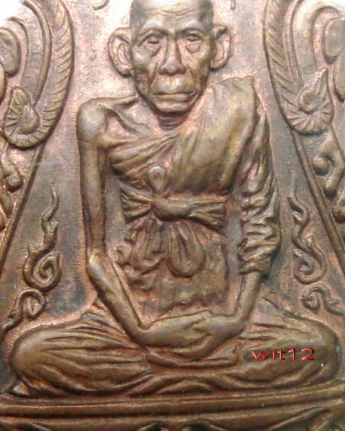 หลวงพ่อเอีย รุ่น9  ยังสวยอยู่ครับ