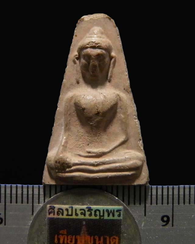 พระผงสุพรรณ วัดพระธาตุสุพรรณ จ.สุพรรณบุรี จัดสร้างปี พ.ศ. 2518 โดยทางวัดได้รวบรวมมวลสาร ผงพุทธคุณ