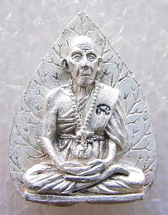 เหรียญใบโพธิ์(เนื้อเงิน)ครูบาชัยวงษ์ศาพัฒนา วัดพระพุทธบาทห้วยต้ม อ.ลี้ จ.ลำพูน ราคาทุนครับ.