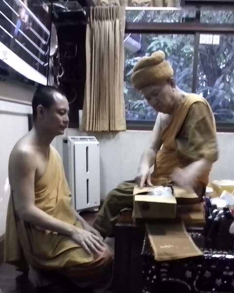 //คืนกำไรให้ลูกค้า//แผ่นยันต์ หลวงปู่ท่อน ญาณธโร วัดศรีอภัยวัน จ.เลย##หายาก ไม่มีให้บูชานะค่ะ##**5**