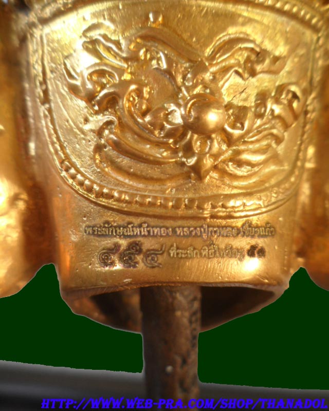 หลวงปู่กาหลงเขี้ยวแก้ว วัดเขาแหลม จ.สระแก้ว เศียรพระลักษณ์หน้าทองเนื้อสำริดชุบทองไมครอนทอง ขนาดตั้งบ