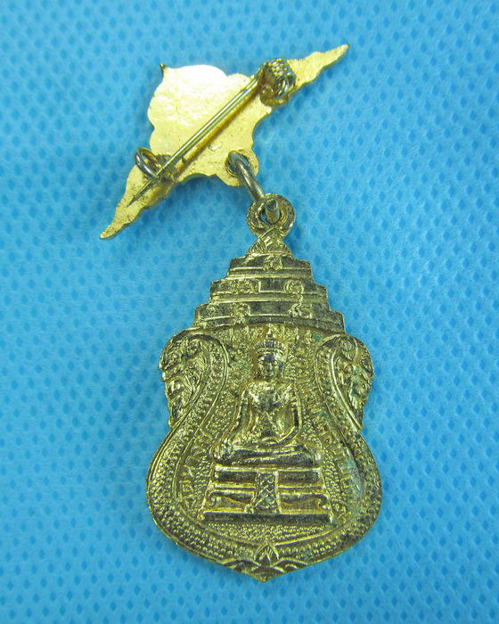 เหรียญหลวงพ่อมงคลทิพย์วารี วัดนางชีกะไหล่ทอง พร้อมเข็ม...เริ่ม20บาท.(-23/11/56-102)