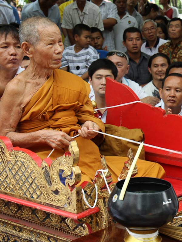 พระกริ่งชินบัญชรโลกนาถ เนื้อนวะ ก้นอุดผงพรายกุมารทาทอง ปี ๒๕๕๓ หลวงปู่บัวเสกเดี๋ยว สามสุดยอดตะวันออก