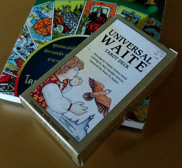 ไพ่ยิปซี universal waite 1ชุด ชุดที่ได้รับการยอมรับมากที่สุดชุดนึงในโลก, พร้อมหนังสือคู่มือ