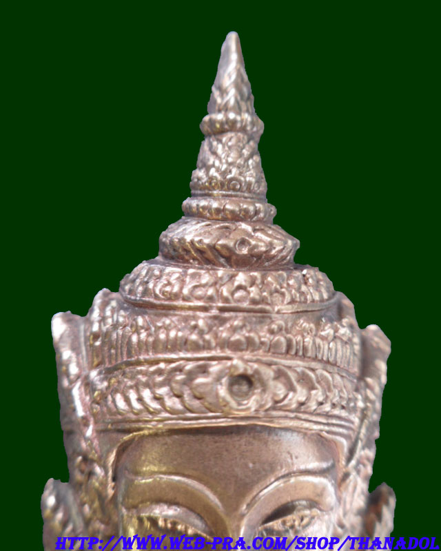 หลวงปู่กาหลงเขี้ยวแก้ว วัดเขาแหลม จ.สระแก้ว เศียรพระลักษณ์หน้าทองเนื้อสัมฤทธิ์ขอมโบราณแก่ทองคำรุ่นแร