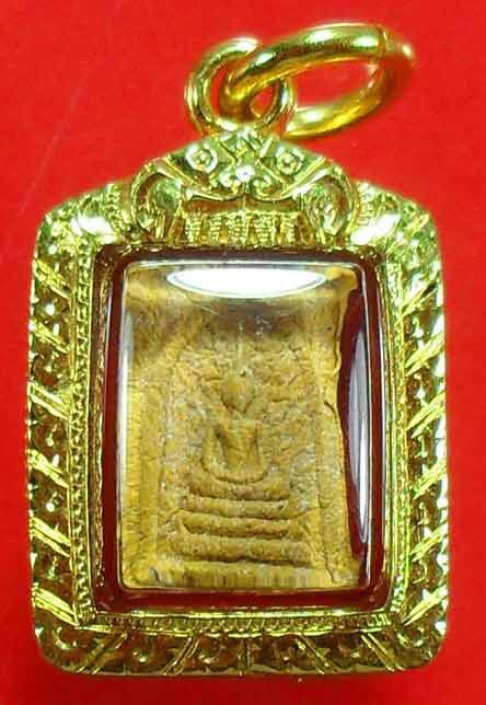 พระสมเด็จคะแนนเนื้อเหลืองว่านดอกทอง ปี ๒๕๓๐ หลวงพ่อสาครครับ เลี่ยมทองสั่งทำ สภาพสวยครับ ลองชมดูครับ