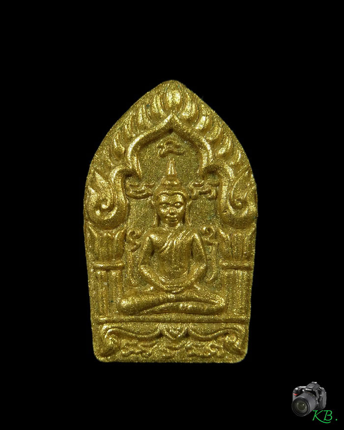 พระขุนแผนผงพรายกุมาร รุ่น “พรายทอง” พิมพ์เล็ก เนื้อว่านดอกทอง ฝังพลอยเสก