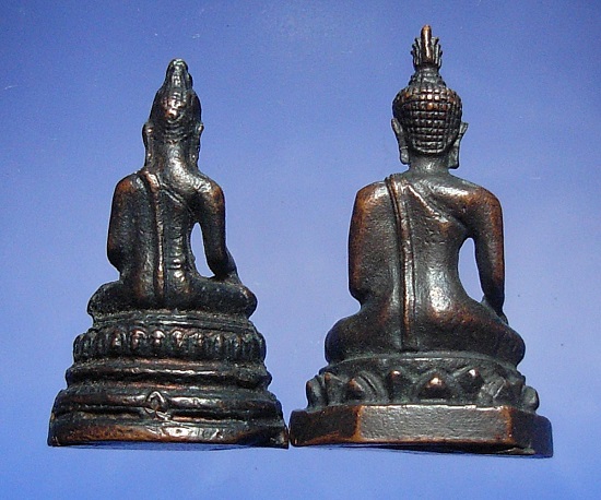รูปหล่อพระพุทธ ไม่ทราบที่ 2 องค์ครับ