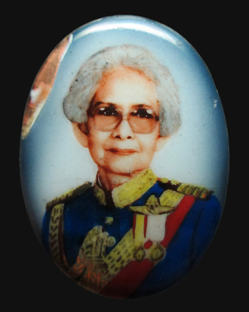 ล็อกเก็ตรัชกาลที่ ๙ (พระบาทสมเด็จพระเจ้าอยู่หัว) หลังสมเด็จพระศรีนครินทราบรมราชชนนี พระสภาพเดิมๆครับ