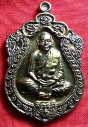 เหรียญเสมา6รอบ เนื้อทองแดงห่วงตัน ปี2553 หลวงพ่อสาคร วัดหนองกรับ ระยอง