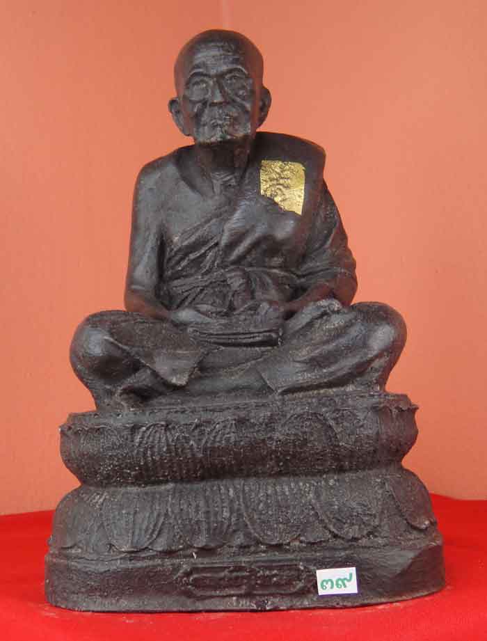 (((วัดใจเคาะเดียว๑๐บาท)))หลวงพ่อทวดเหยียบน้ำทะเลจืด หน้าตัก 5 นิ้ว ศิลาแลงหล่อปัดสีประณีตสวยงาม