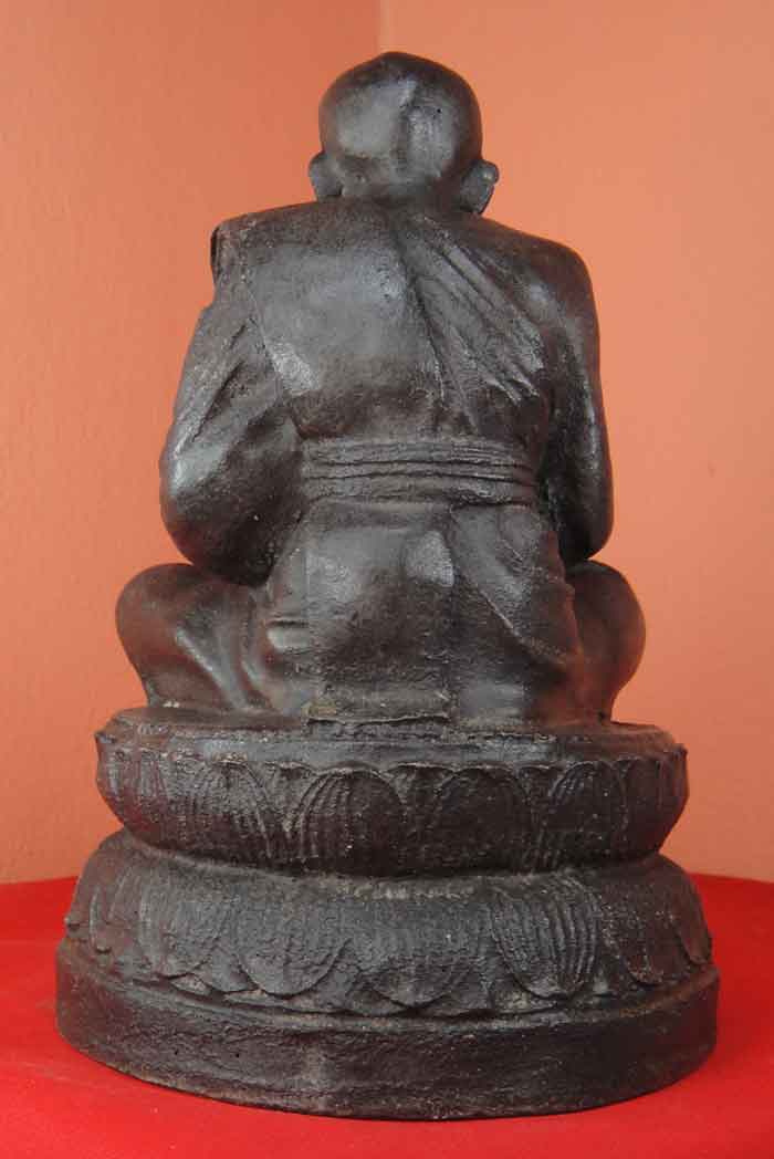 (((วัดใจเคาะเดียว๑๐บาท)))หลวงพ่อทวดเหยียบน้ำทะเลจืด หน้าตัก 5 นิ้ว ศิลาแลงหล่อปัดสีประณีตสวยงาม