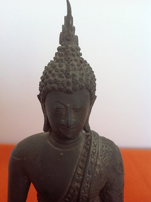 พระบูชารัชกาล เนื้อทองเหลืองเก่า ขนาดหน้าตักประมาณ 5 นิ้ว สูงประมาณ8 นิ้ว